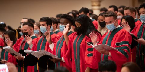 Graduating medical students in the Class of 2022 swear the Hippocratic oath at commencement on May 19